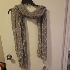 NWT Chic Hearts Scarf, Wrap Or Shawl Gorgeous 💖